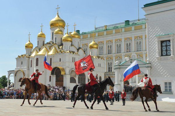 The Changing of the Kremlin Guard, on International Children's Day - Sputnik International