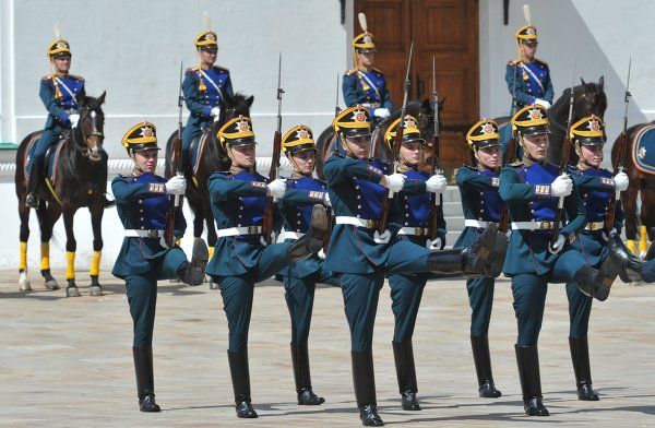 The Changing of the Kremlin Guard, on International Children's Day - Sputnik International