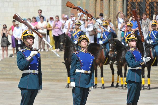The Changing of the Kremlin Guard, on International Children's Day - Sputnik International