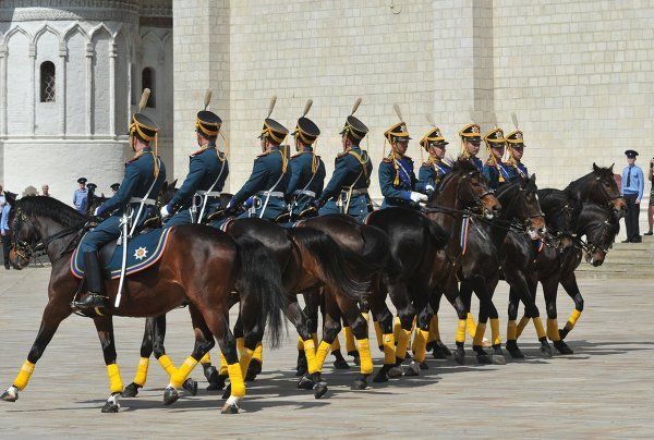 The Changing of the Kremlin Guard, on International Children's Day - Sputnik International