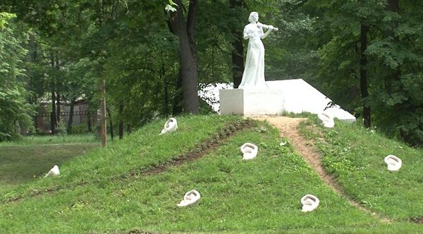 A ringing hammock, singing tree stubs and ear sculptures: the Art-Ovrag (Ravine) festival - Sputnik International