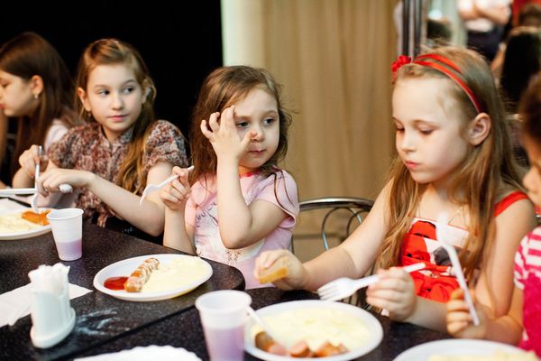A Day in the Life of a Child Model - Sputnik International