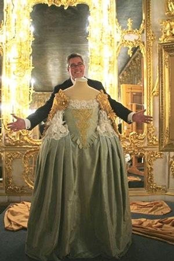 Michael Romanoff-Ilyinsky with a dress he gave to Tsarskoe Selo Michael Romanoff-Ilyinsky with a dress he gave to Tsarskoe Selo - Sputnik International