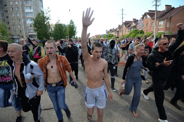 Hundreds March in Russian Town in Pro-Nationalinst Rally - Sputnik International