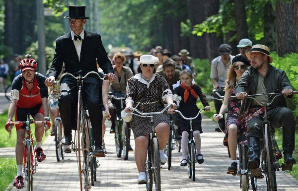 Russia’s first vintage bike ride held in Moscow’s Sokolniki Park - Sputnik International