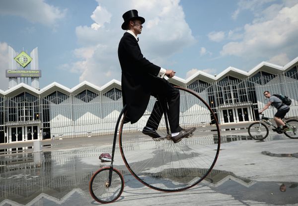 Russia’s first vintage bike ride held in Moscow’s Sokolniki Park - Sputnik International