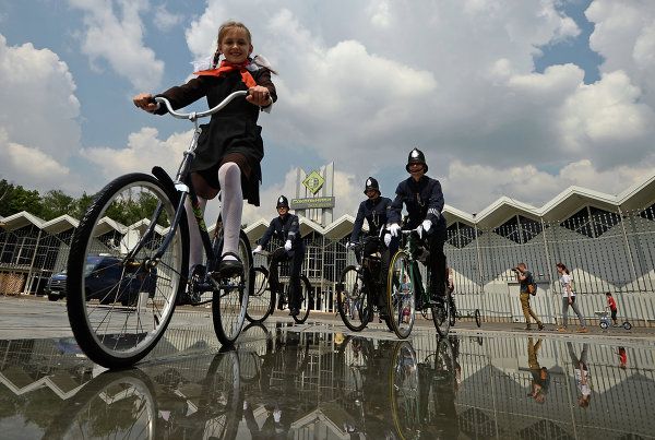 Russia’s first vintage bike ride held in Moscow’s Sokolniki Park - Sputnik International