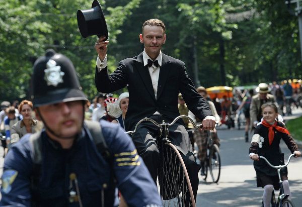 Russia’s first vintage bike ride held in Moscow’s Sokolniki Park - Sputnik International