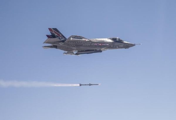 The F-35 fires a missile in-flight for the first time. - Sputnik International