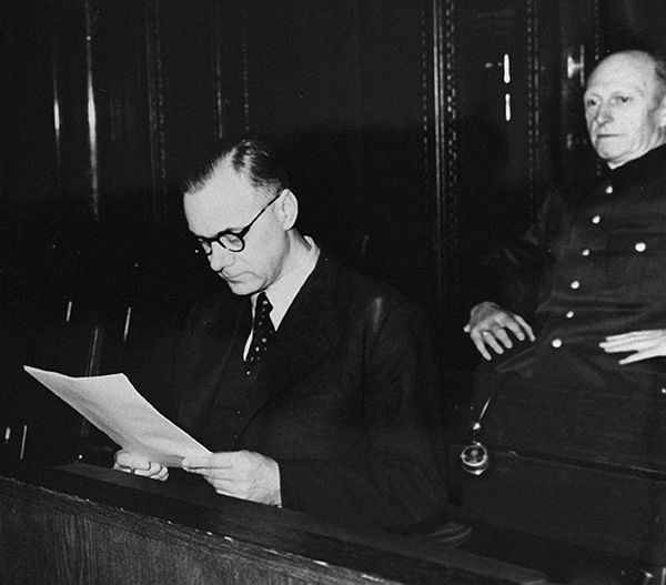 Alfred Rosenberg reads a document during the Nuremberg war crimes tribunal in 1946. - Sputnik International