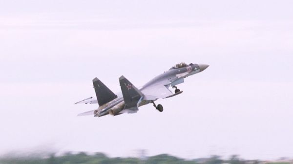Sukhoi Su-35S Fighter Performs Breathtaking Stunt at Paris Air Show - Sputnik International