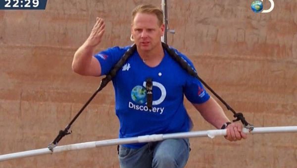 Nik Wallenda crosses Little Colorado River Gorge without safety harness - Sputnik International