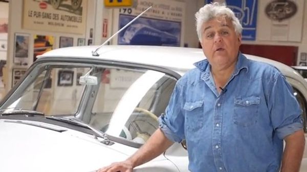 US comedian Jay Leno calls his Volga Gaz-21 “strong as a bull.” - Sputnik International