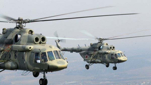 Russian Mi-17 helicopters fly above Moscow - Sputnik International