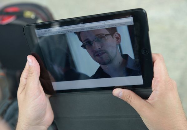 Snowden's Father Thanks Russia For Protecting His Son - Sputnik International
