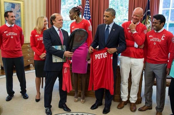 Anastasia Rodionova, second from left, and her teammates meet US President Obama at the White House on Monday. - Sputnik International