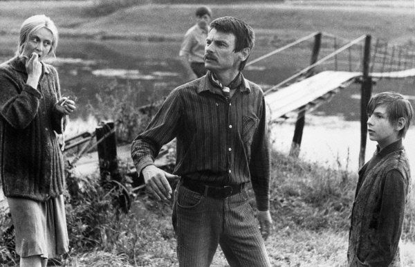 Soviet film director Andrei Tarkovsky, center, shoots the film The Mirror in 1974. - Sputnik International