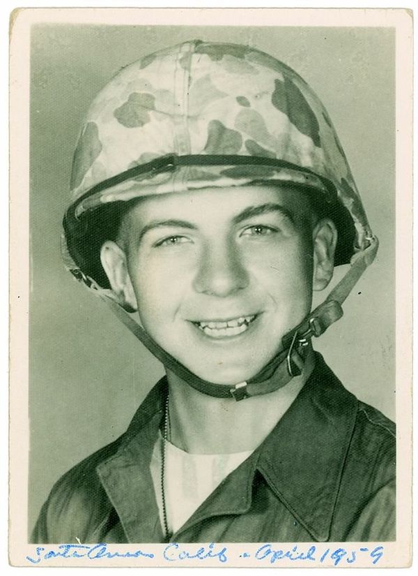 Lee Harvey Oswald joined the US Marine Corps in 1956, at the age of 17. - Sputnik International