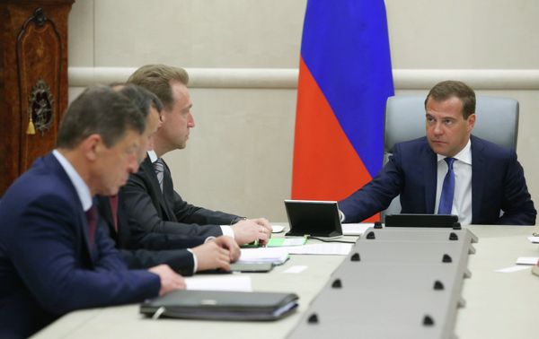 Medvedev Extends List of State Officials to Disclose Income, Spending - Sputnik International