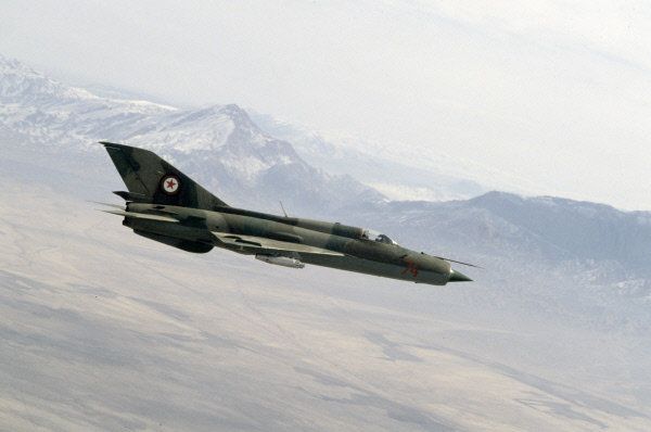 A Soviet-made MiG-21 fighter jet flies over Afghanistan. - Sputnik International