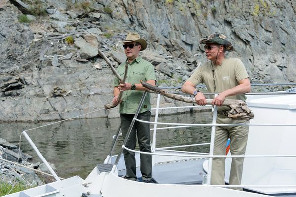 Vladimir Putin and Dmitry Medvedev Holiday in Siberia Vladimir Putin and Dmitry Medvedev Holiday in Siberia - Sputnik International