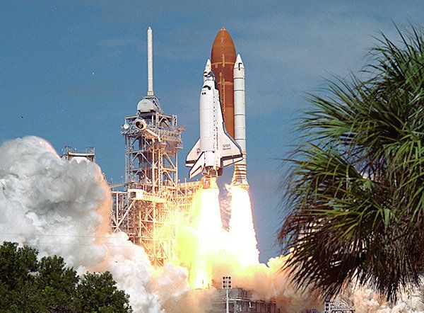 The space shuttle Discovery launches from Kennedy Space Center in Florida in 1988. - Sputnik International