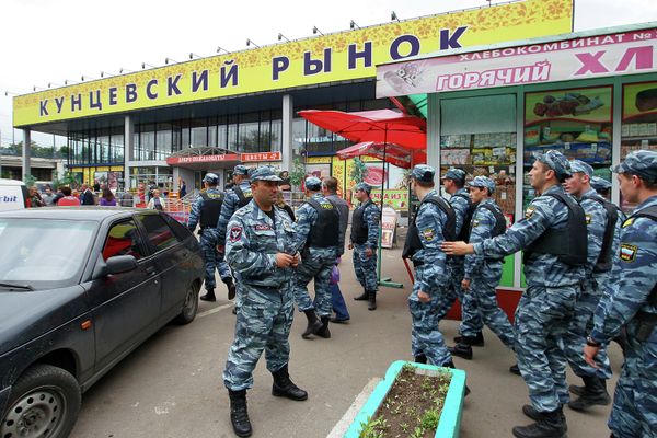 Moscow Police Detain 1,200 Illegal Migrants from Vietnam Moscow Police Detain 1,200 Illegal Migrants from Vietnam - Sputnik International