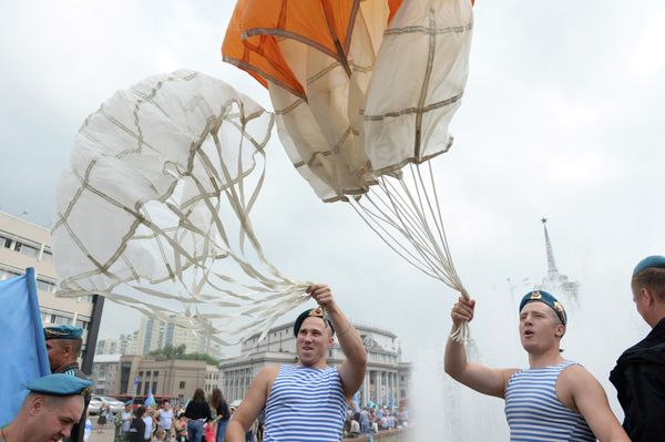 Celebrating Paratrooper Day - Sputnik International