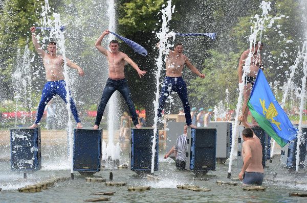 Russians Celebrate Paratrooper Day - Sputnik International