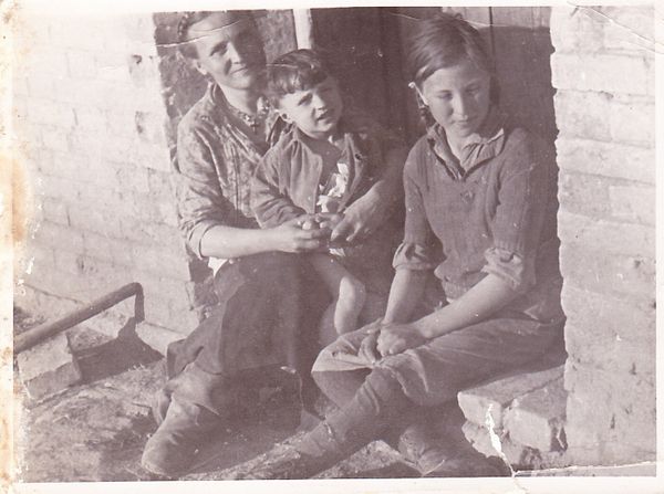 Irina, seen on the left, used the last name Garder from her former husband, to pose as a German. - Sputnik International