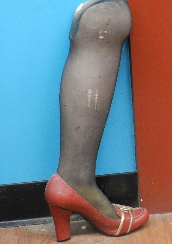 The prosthetic leg Irina once wore stands in a corner of the bakery. - Sputnik International