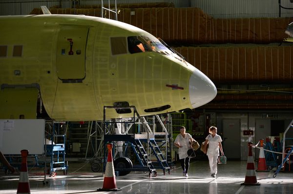 Building the Sukhoi Superjet - Sputnik International