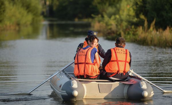 Russian Emergencies Minister Heads to Flood-Hit Far East - Sputnik International
