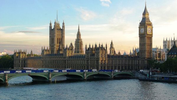 London has replaced Hong Kong as the world's most expensive city for companies to locate their employees - Sputnik International