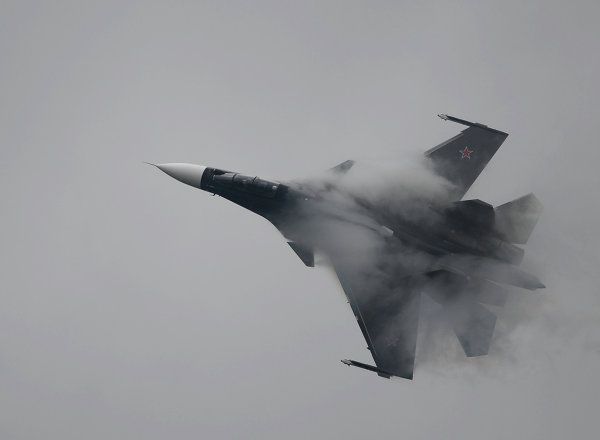 Incredible Maneuvers at the MAKS Airshow Incredible Maneuvers at the MAKS Airshow - Sputnik International