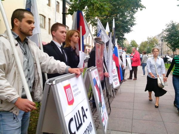 Russians Picket US Consulate Over Interference in Syria - Sputnik International
