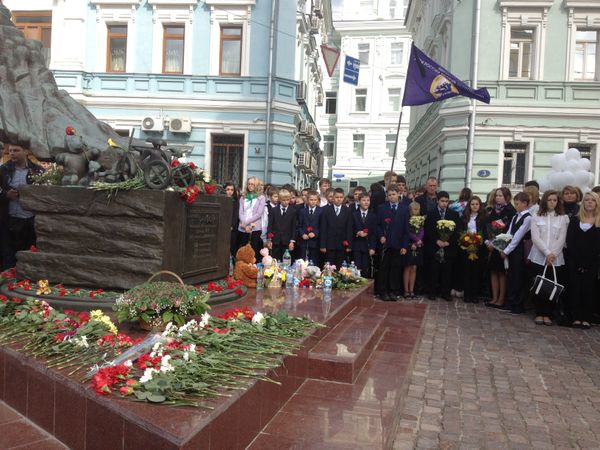 Moscow Marks 9 Years Since Beslan School Tragedy Moscow Marks 9 Years Since Beslan School Tragedy - Sputnik International