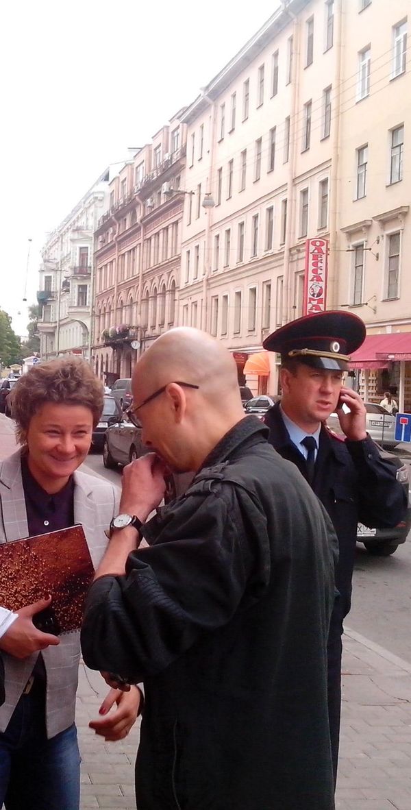 Svetlana Ratnikova (L) - Sputnik International