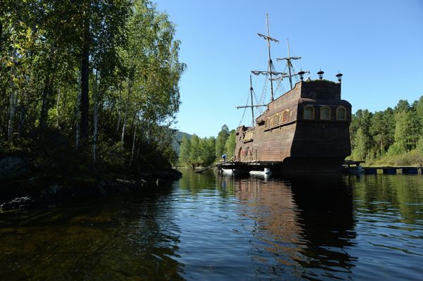Siberian Enthusiast Recreates Disney’s Black Pearl Ship - Sputnik International
