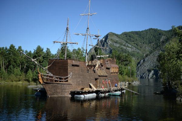 Siberian Enthusiast Recreates Disney’s Black Pearl Ship - Sputnik International