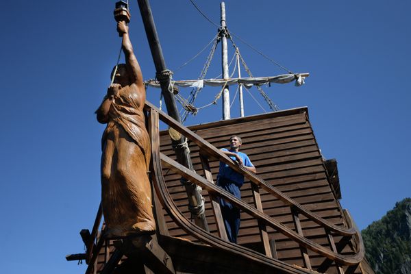 Siberian Enthusiast Recreates Disney’s Black Pearl Ship - Sputnik International