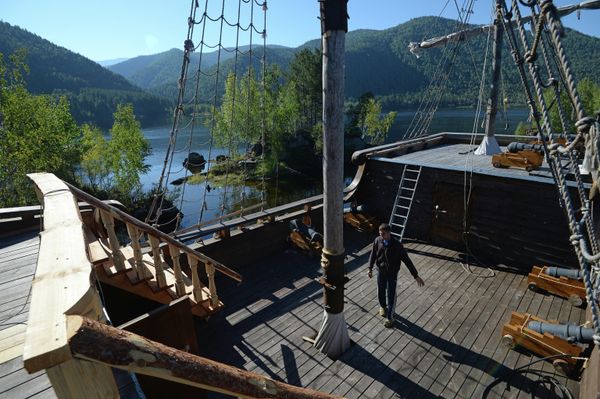 Siberian Enthusiast Recreates Disney’s Black Pearl Ship - Sputnik International