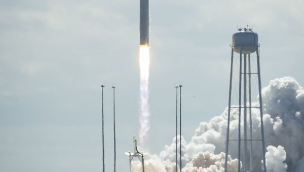 The Antares rocket and Cygnus spacecraft take off from the NASA Wallops Flight Facility in Virginia on Wednesday. - Sputnik International