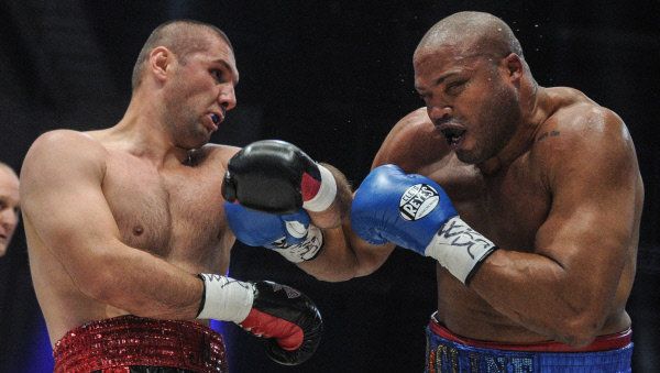 Russia's Magomed Abdusalamov, left, fights America's Jameel McCline in Moscow in 2012. - Sputnik International