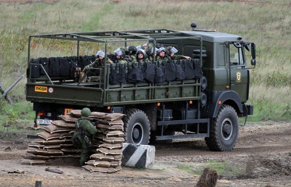 Russia, Belarus Conduct Joint Military Exercises: Zapad-2013 - Sputnik International