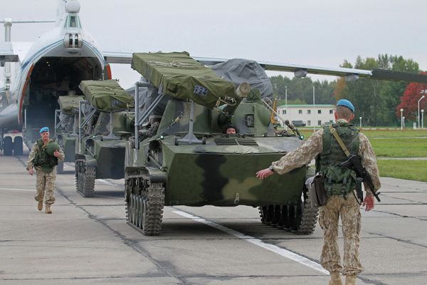 Russia, Belarus Conduct Joint Military Exercises: Zapad-2013 - Sputnik International