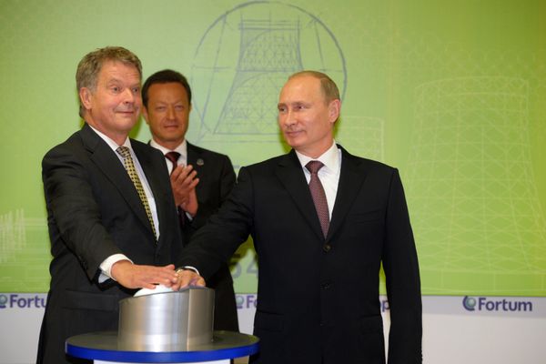 Vladimir Putin and Sauli Niinistö opening a gas-fueled power plant built by Finnish energy company Fortum - Sputnik International