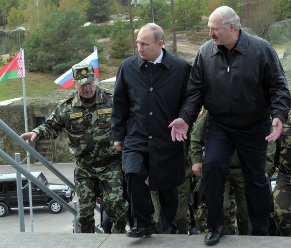 Russian President Vladimir Putin and his Belarusian counterpart, Alexander Lukashenko - Sputnik International