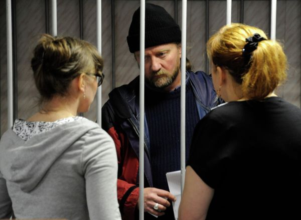 Russia Charges Greenpeace Activists With Piracy - Sputnik International