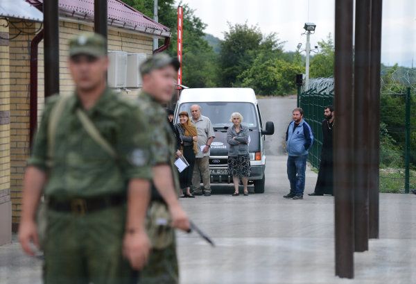 Border guards patrol a crossing point between Georgia and South Ossetia in July. - Sputnik International